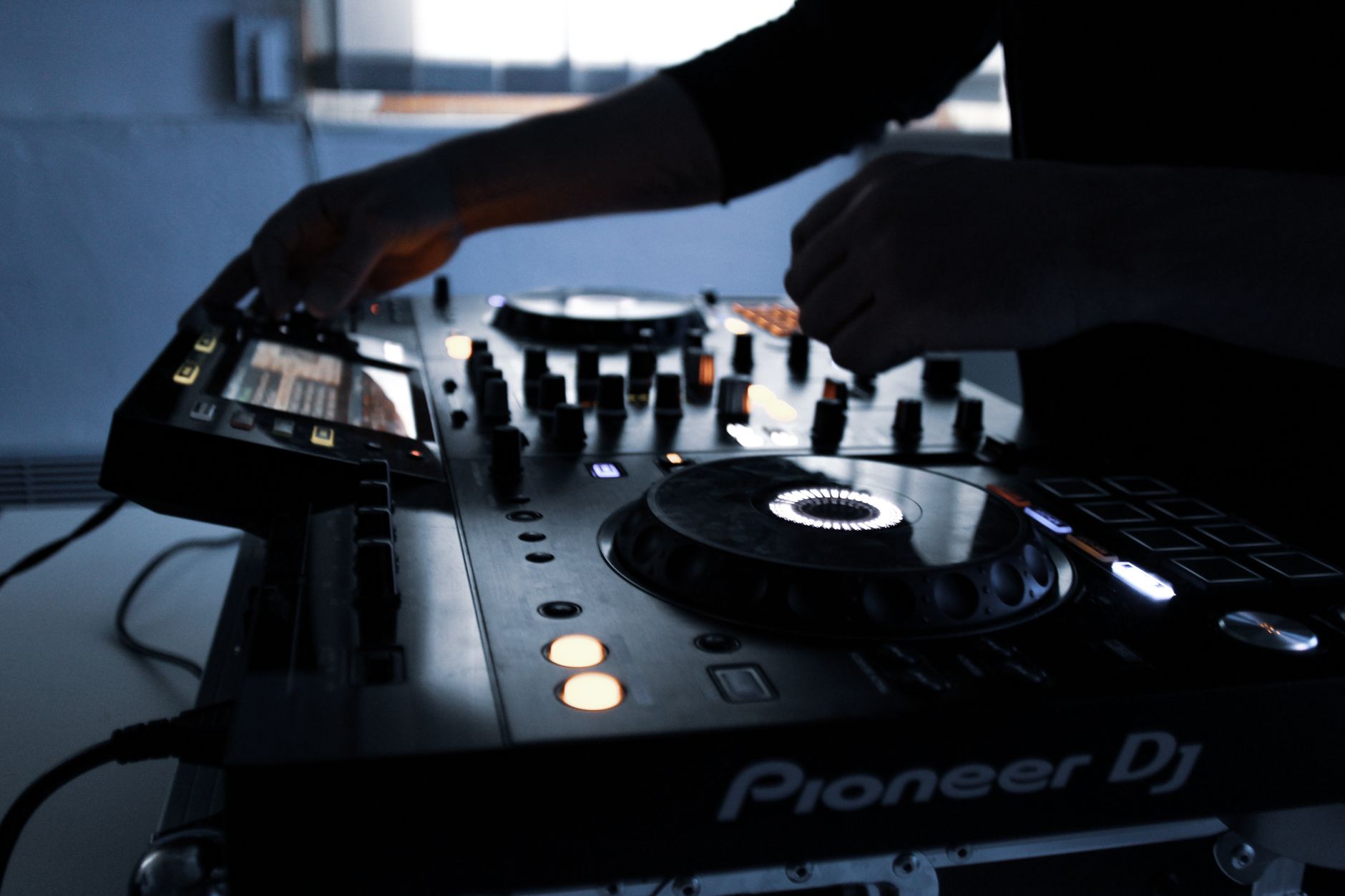DJ équipe à Paris